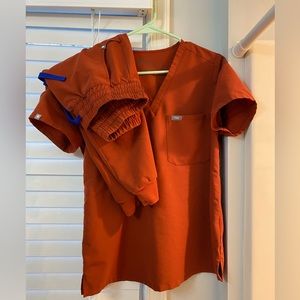 Figs scrubs set Auburn S catarina one pocket top and Small Zamora joggers